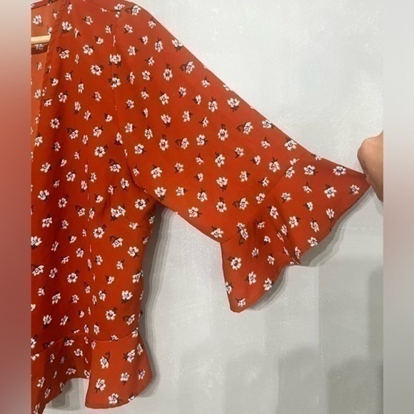 3/$30 _ LITTLE MOUNTAIN | Brick Floral Wrap Peplum Blouse half sleeve boho - L - Picture 8 of 9